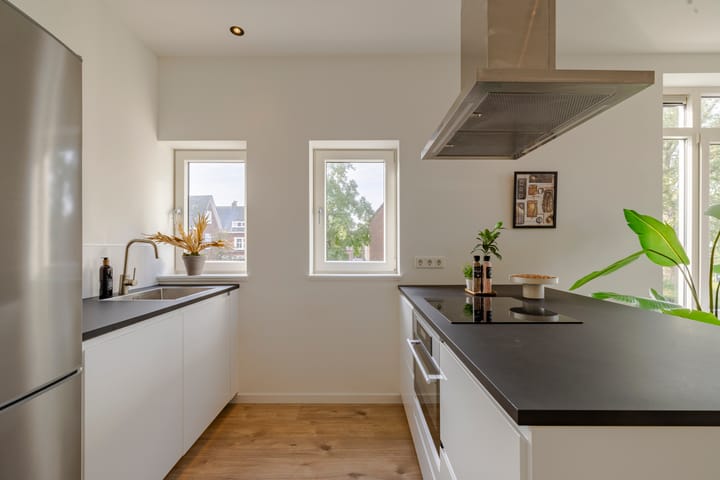 Photo 14 of Van Zeggelenstraat 41