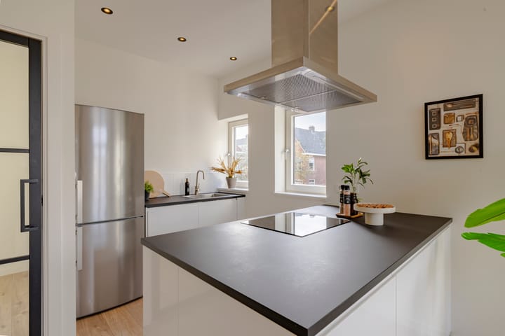 Photo 16 of Van Zeggelenstraat 41