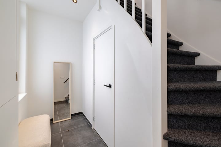 Photo 33 of Van Zeggelenstraat 41