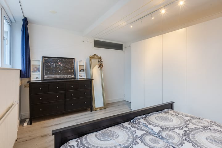 Photo 25 of Oscar Leeuwstraat 18