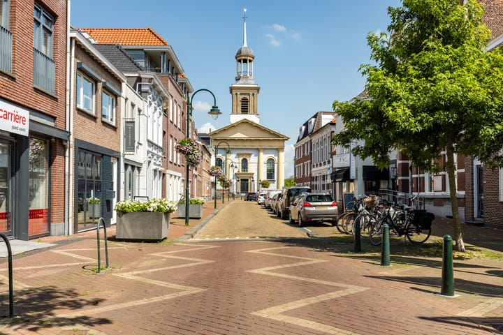 Foto 36 van Jan van Bruhezestraat 10