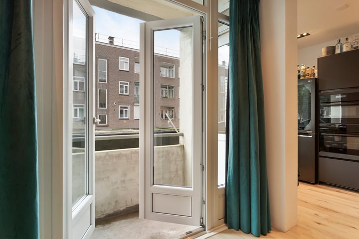 Bekijk foto 3 van Van Oestendestraat 23-A