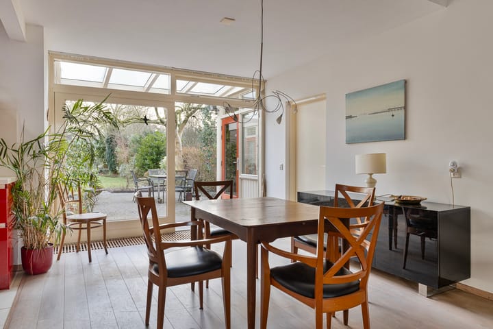 Foto 11 van van Essenstraat 48