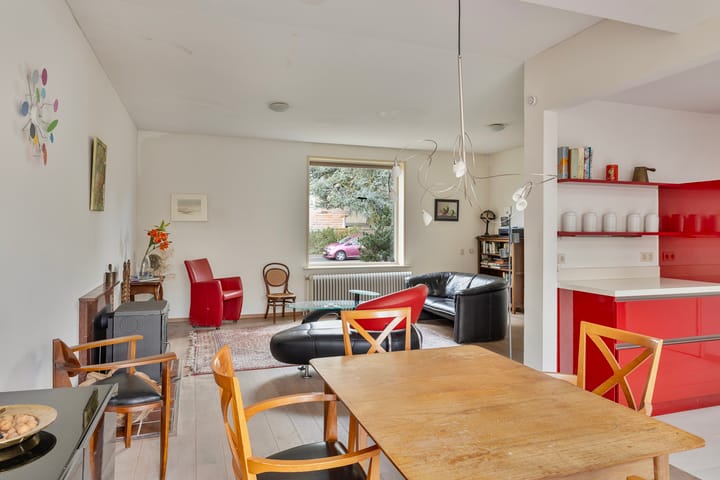 Foto 13 van van Essenstraat 48