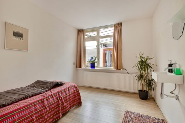 Foto 26 van van Essenstraat 48