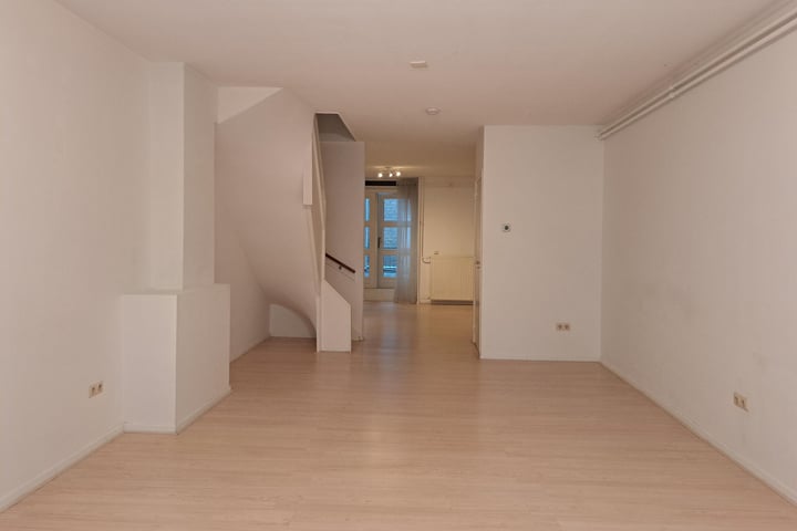 View photo 2 of Vijfharingenstraat 8-C10