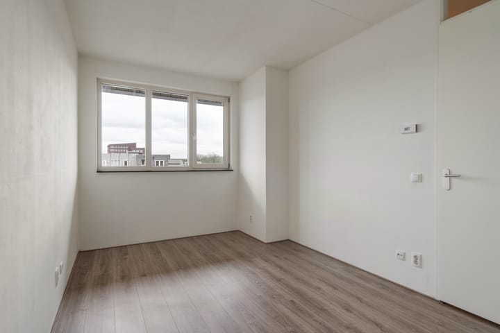 Foto 17 van Meerten Verhoffstraat 10-D18