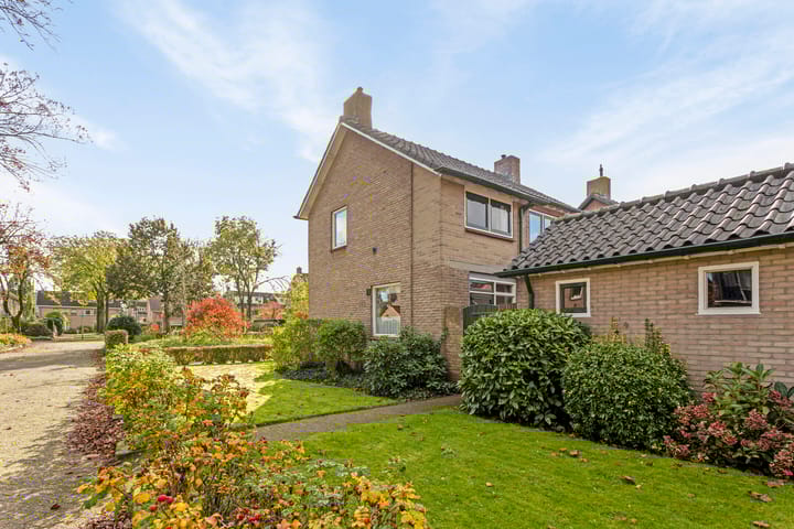 Foto 37 van Troelstralaan 14