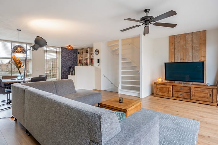 Foto 15 van Sint Petersburglaan 42