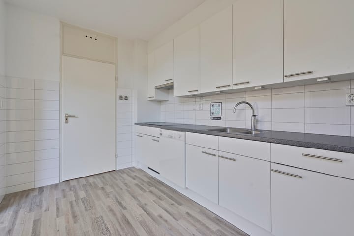 Foto 14 van Van Weerden Poelmanstraat 212