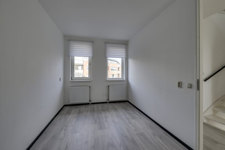 Photo 11 of Dr.Tjalmastraat 15