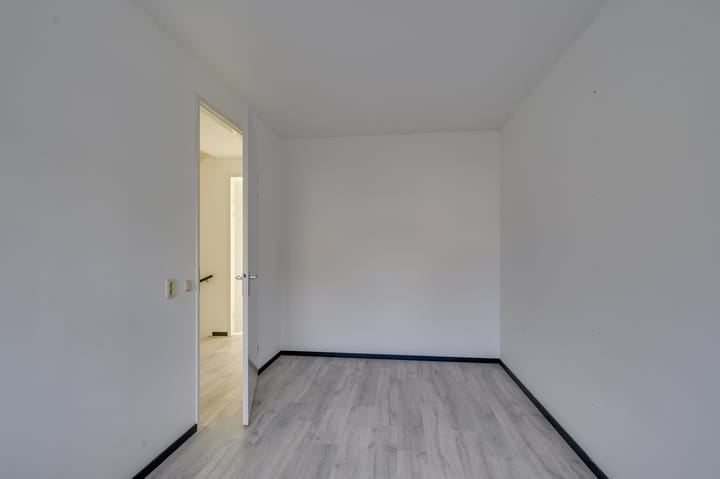 Photo 12 of Dr.Tjalmastraat 15