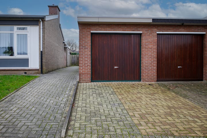 Foto 9 van Burg. Coonenstraat 24