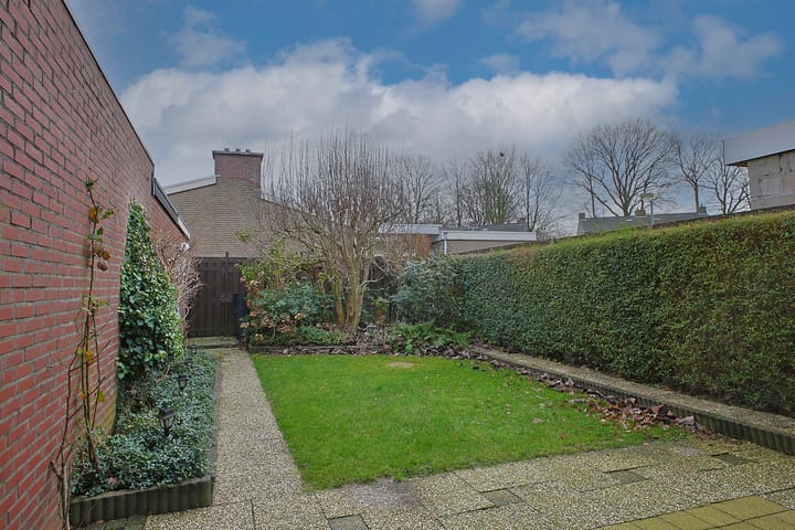 Foto 10 van Burg. Coonenstraat 24