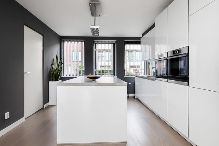 Photo 4 of Kennemerpoort 12