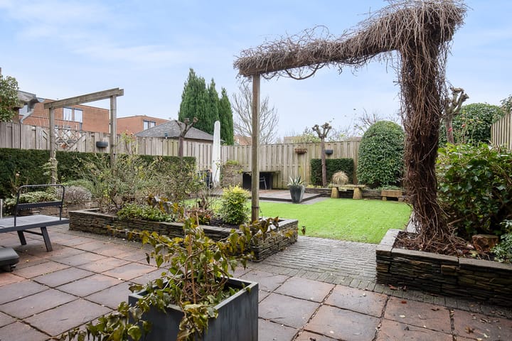 Photo 5 of Kennemerpoort 12