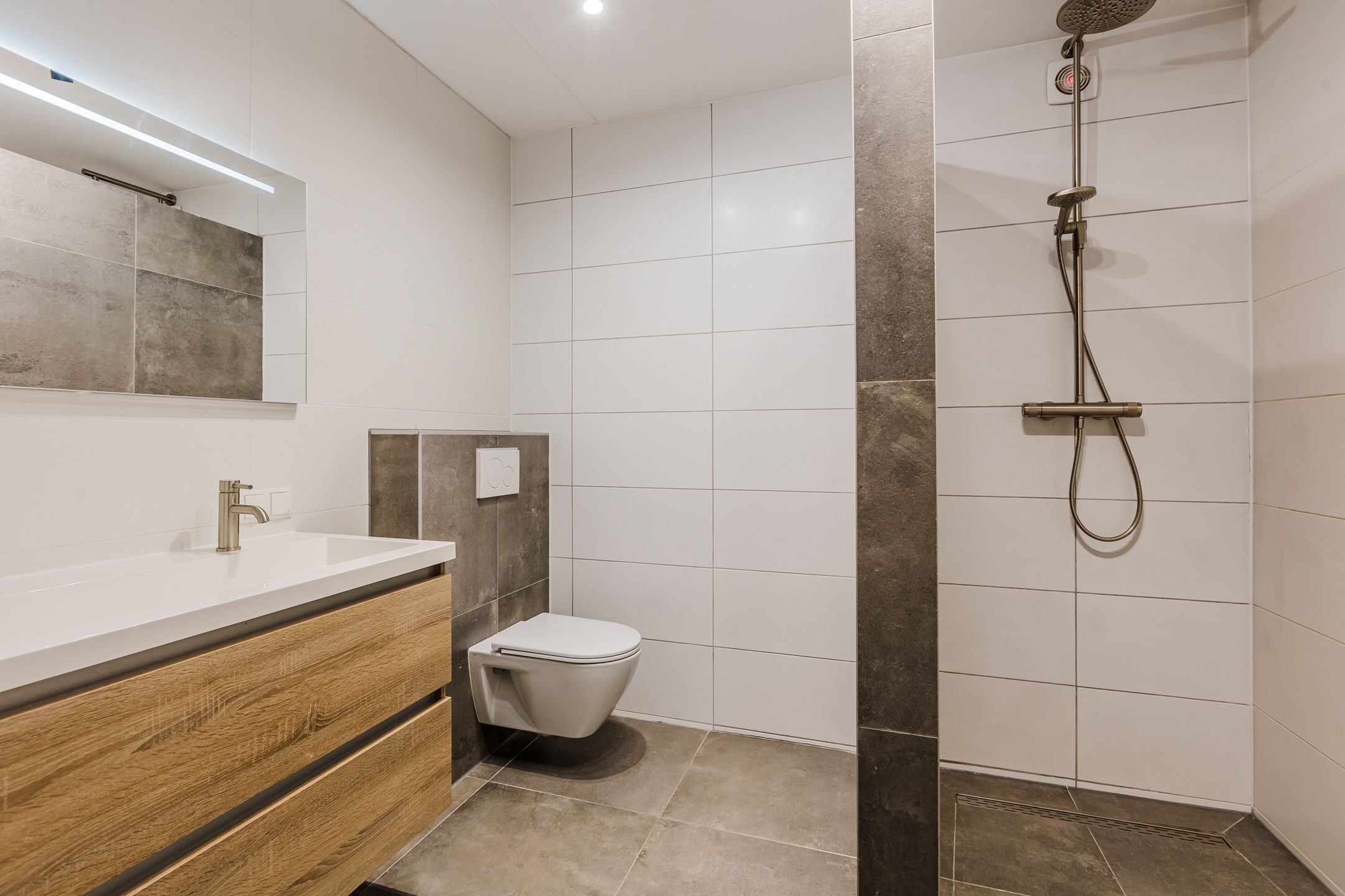 Photo 18 of Gasstraat 1-01