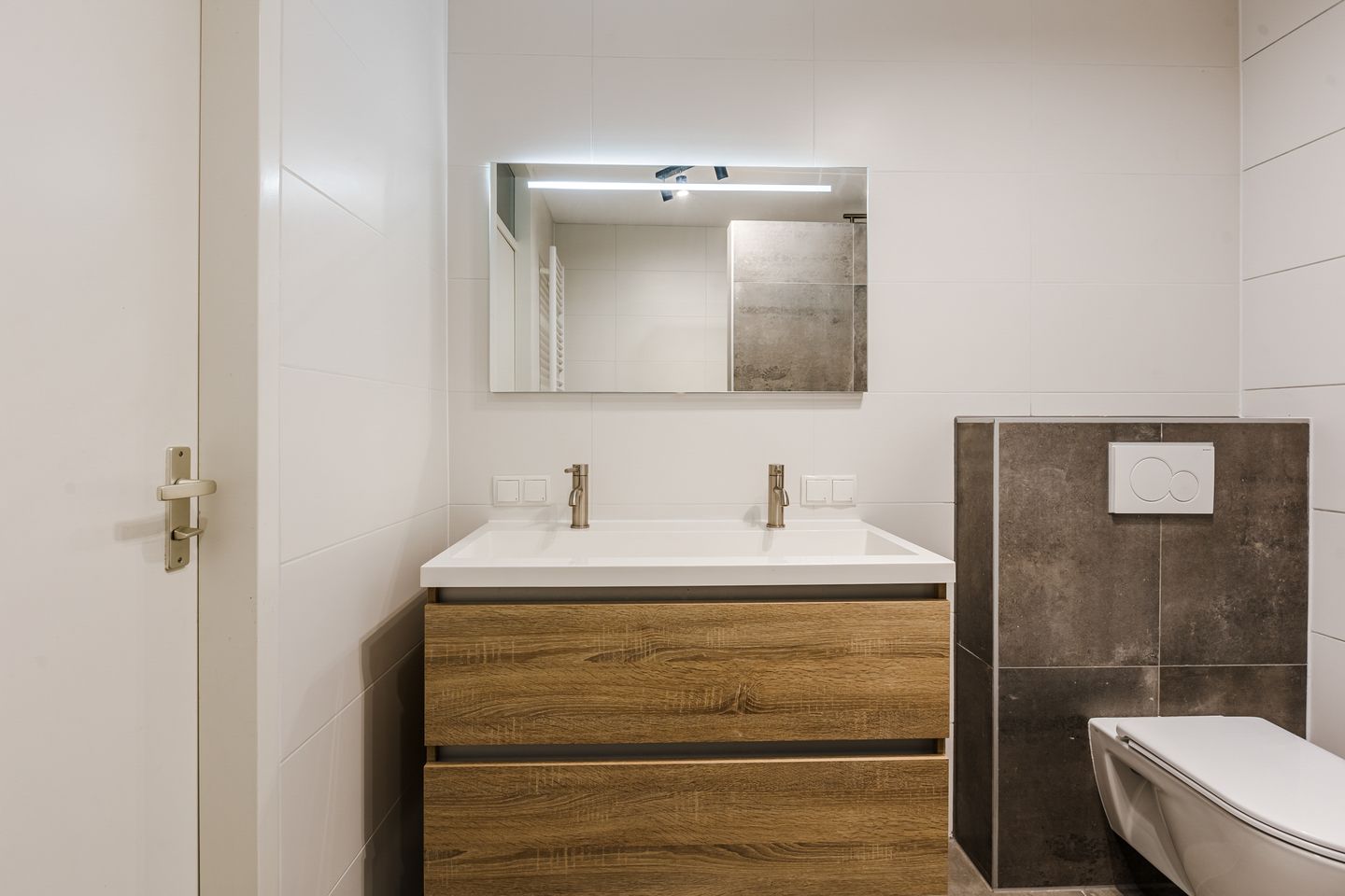 Photo 19 of Gasstraat 1-01