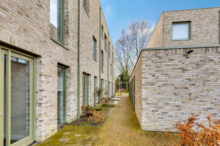 Foto 56 van Larikslaan 1-P