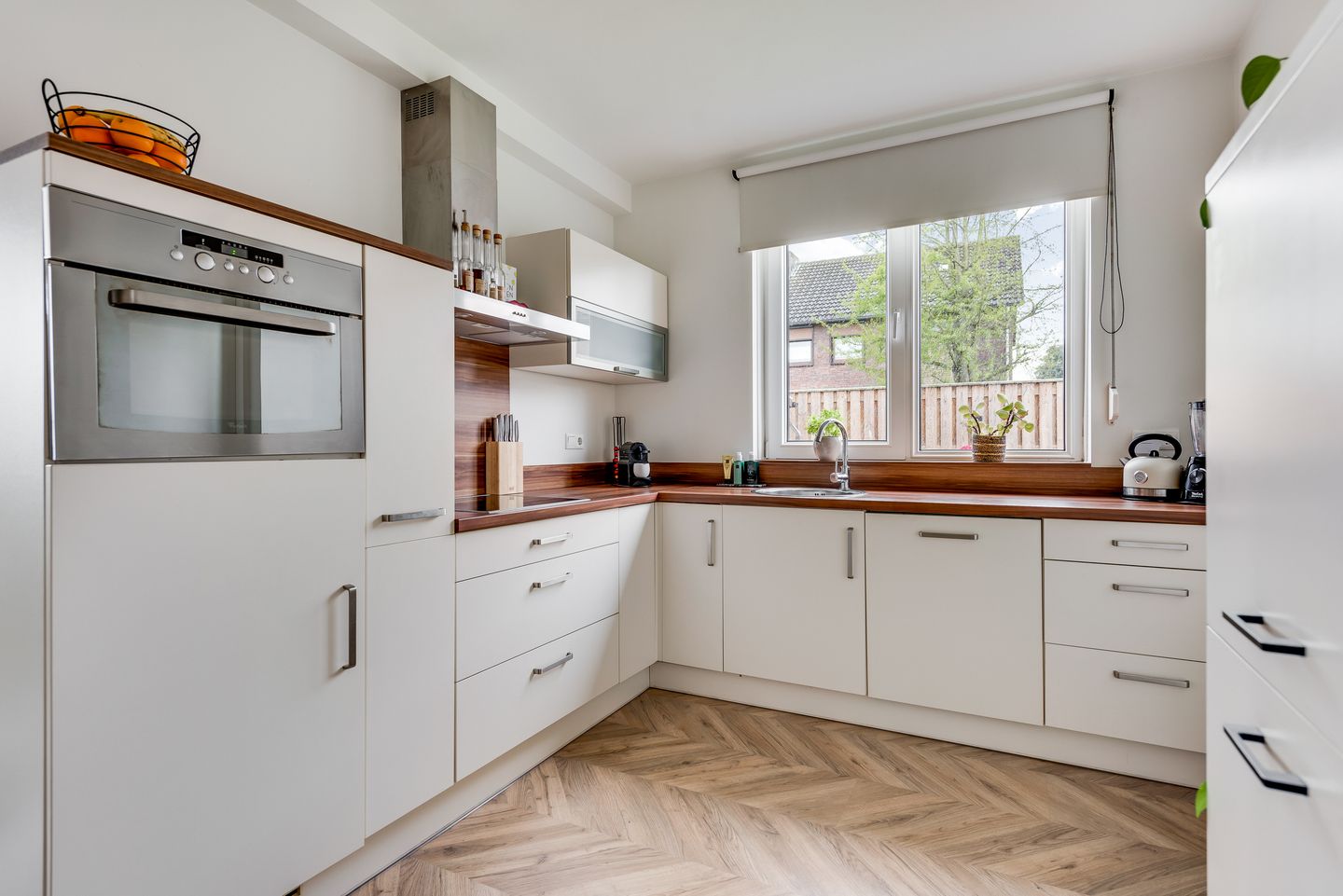 Photo 10 of Burgemeester Petersstraat 5