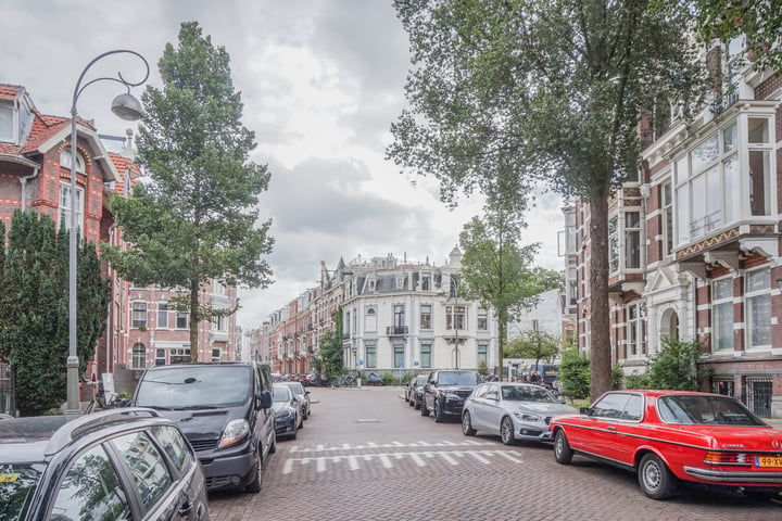 Bekijk foto 37 van Van Eeghenstraat 67