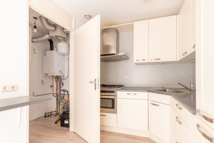 Foto 19 van Van Meerbeekstraat 50