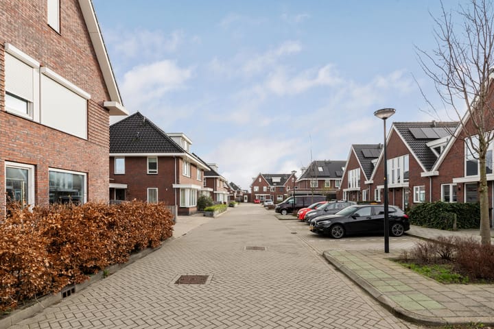 Foto 51 van Purperreiger 13