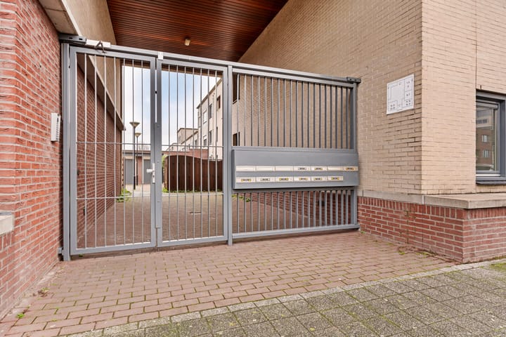 Foto 24 van Hazerswoudestraat 3