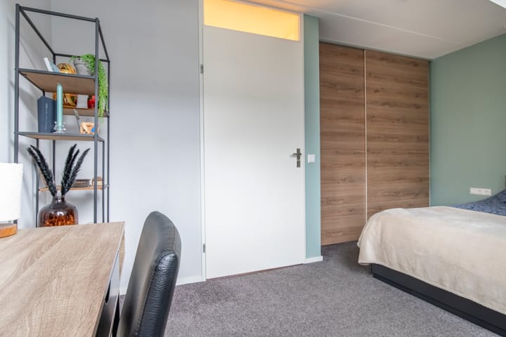 Foto 17 van J.P.C. Leinweberstraat 4-C