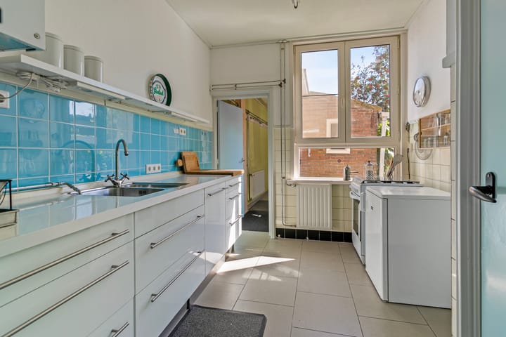 Photo 12 of Irenestraat 26