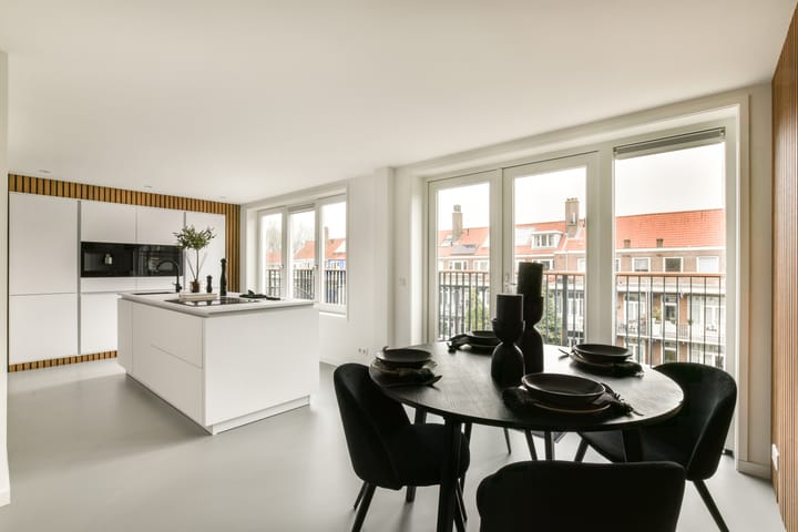 Foto 2 van Surinameplein 66-4