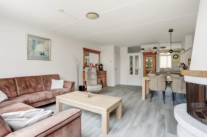 Foto 11 van P. de Jongstelaan 17