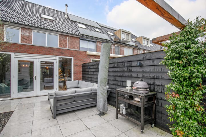 Foto 31 van Vilmos Huszárstraat 18