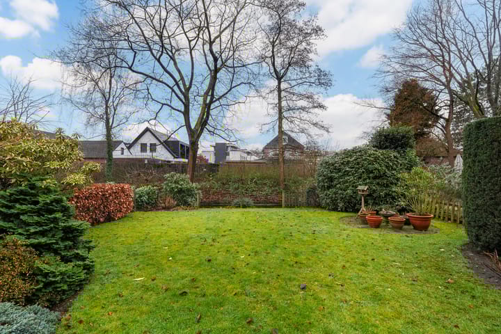 Photo 32 of Debussystraat 27