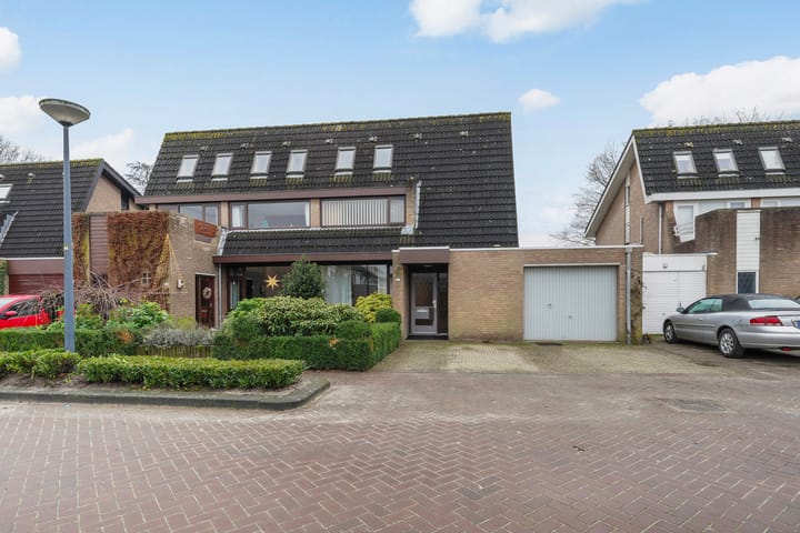 Photo 35 of Debussystraat 27