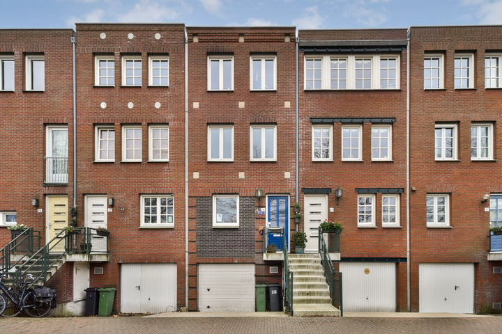 Bekijk foto van Dom H. van der Laanstraat 28