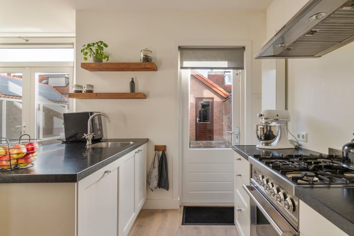 Foto 10 van Van Boetzelaerstraat 98