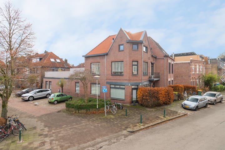 Koninginnestraat 106