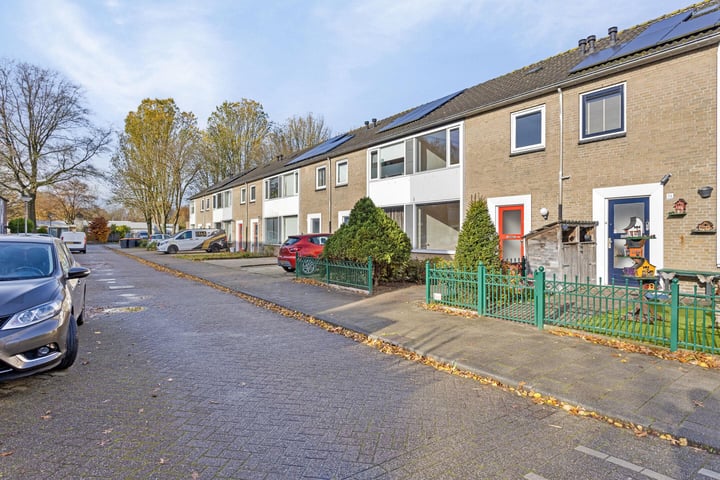 View photo 2 of Mascagnistraat 34