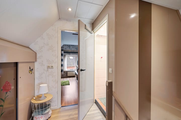 Foto 18 van Valtherweg 4