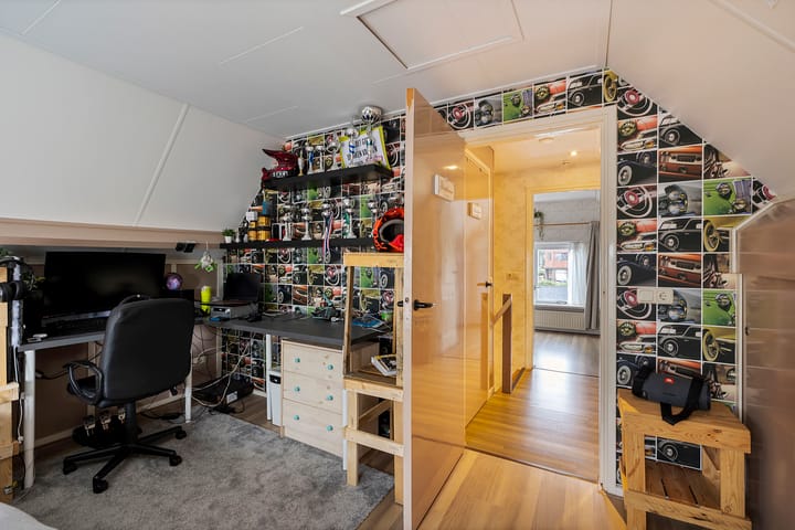 Foto 21 van Valtherweg 4