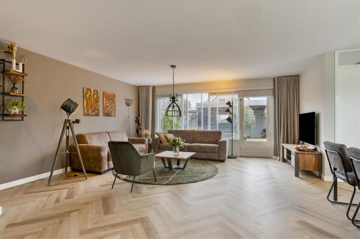 Foto 2 van Brucknerstraat 44