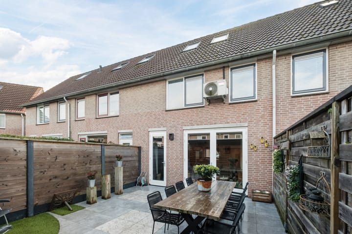 Foto 27 van Groes 49