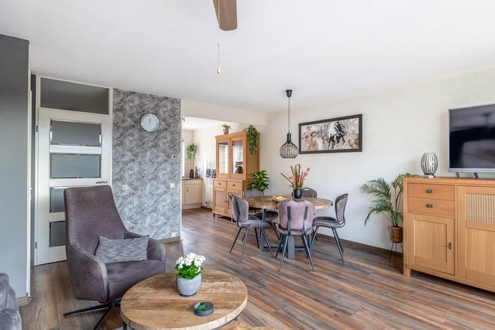 Foto 10 van Middenmolenlaan 45