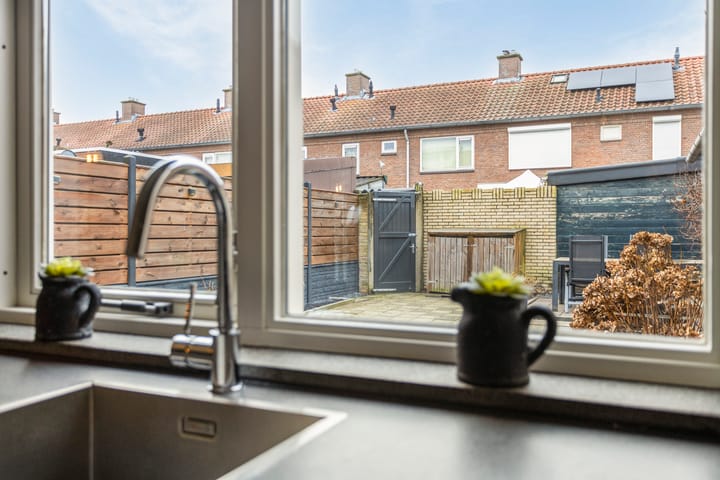 Photo 9 of Albrecht Rodenbachstraat 12