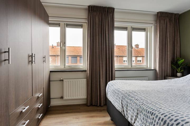 Photo 13 of Albrecht Rodenbachstraat 12