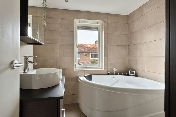 Photo 16 of Albrecht Rodenbachstraat 12