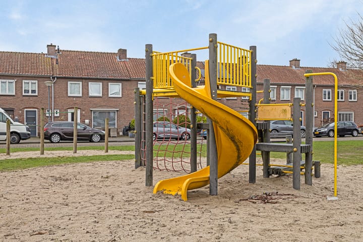 Photo 26 of Albrecht Rodenbachstraat 12