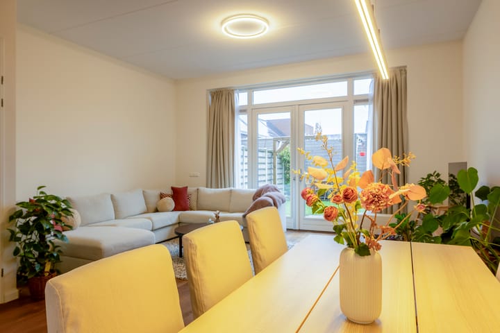 Foto 14 van Valeriaanweg 231