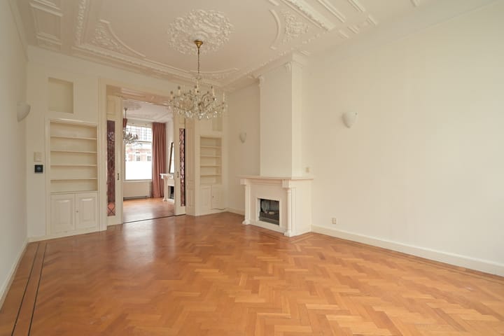 Photo 8 of Nassau Dillenburgstraat 26